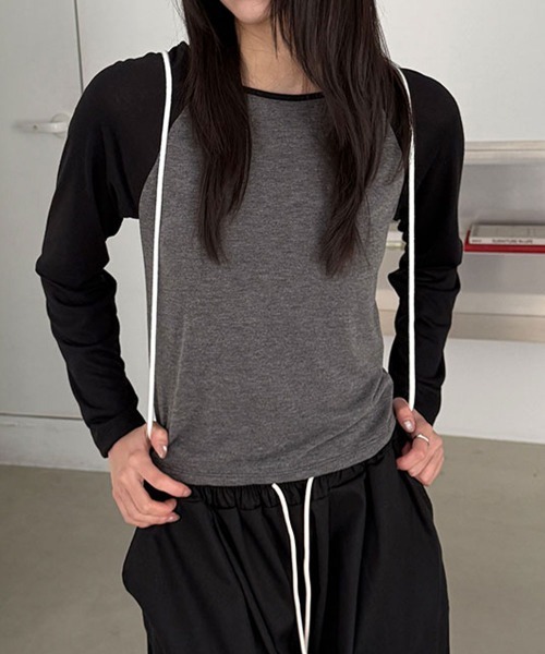 4INT.(フォイント)の「バイカラー ラグランスリーブ 長袖 Tシャツ(Tシャツ/カットソー・レディース・ブラック/レッド/ブラウン/ネイビー・FREE)」の2枚目の写真