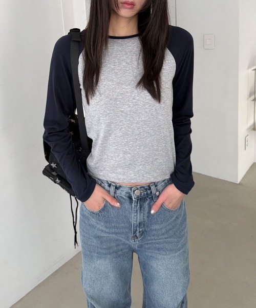 4INT.(フォイント)の「バイカラー ラグランスリーブ 長袖 Tシャツ(Tシャツ/カットソー・レディース・ブラック/レッド/ブラウン/ネイビー・FREE)」の15枚目の写真