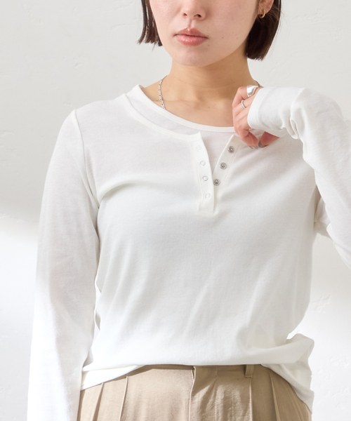 U by SPICK&SPAN(ユーバイスピックアンドスパン)の「フェイクレイヤードガーゼフライストップス(Tシャツ/カットソー・レディース・ホワイト/カーキ/ブラック・FREE)」の2枚目の写真