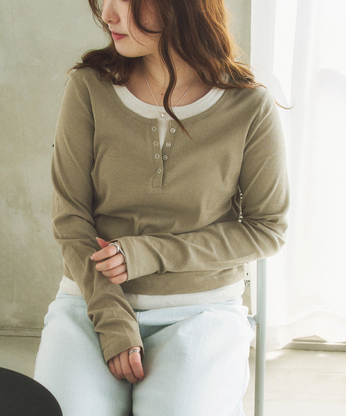 U by SPICK&SPAN(ユーバイスピックアンドスパン)の「フェイクレイヤードガーゼフライストップス(Tシャツ/カットソー・レディース・ホワイト/カーキ/ブラック・FREE)」の3枚目の写真