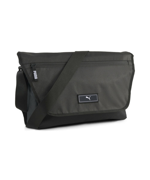 PUMA(プーマ)の「PUMA プーマ ユニセックス プーマ デッキ メッセンジャーバック 5L(メッセンジャーバッグ・メンズ・ブラック・フリー)」の2枚目の写真