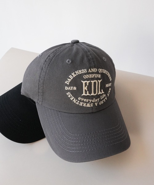 ammy.(エイミードット)の「【 BARELY BLUE / ベアリーブルー 】 ロゴ 刺繍 コットン ベーシックキャップ(キャップ・レディース・ネイビー/アイボリー/ブラック/グレー・FREE)」の4枚目の写真