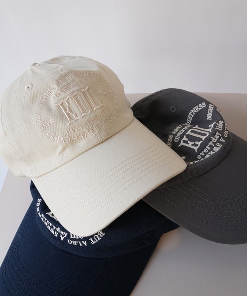 ammy.(エイミードット)の「【 BARELY BLUE / ベアリーブルー 】 ロゴ 刺繍 コットン ベーシックキャップ(キャップ・レディース・ネイビー/アイボリー/ブラック/グレー・FREE)」の2枚目の写真