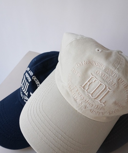 ammy.(エイミードット)の「【 BARELY BLUE / ベアリーブルー 】 ロゴ 刺繍 コットン ベーシックキャップ(キャップ・レディース・ネイビー/アイボリー/ブラック/グレー・FREE)」の7枚目の写真