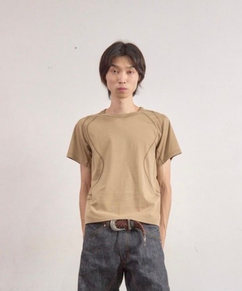 NVRFRGT(ネヴァーフォーゲット)の「Panelled Half Sleeve T-Shirt(Tシャツ/カットソー・メンズ・ブルー/ベージュ・1/3/2)」の2枚目の写真