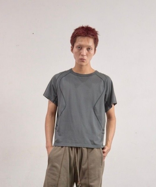 NVRFRGT(ネヴァーフォーゲット)の「Panelled Half Sleeve T-Shirt(Tシャツ/カットソー・メンズ・ブルー/ベージュ・1/3/2)」の1枚目の写真