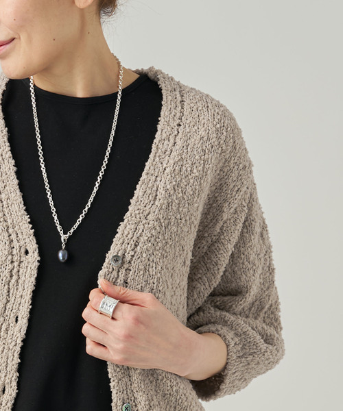 VERMEIL par iena（ヴェルメイユパーイエナ）の「DRY EARTH Vネックカーディガン（カーディガン/ボレロ・レディース・ホワイト/モカ・FREE）」の13枚目の写真