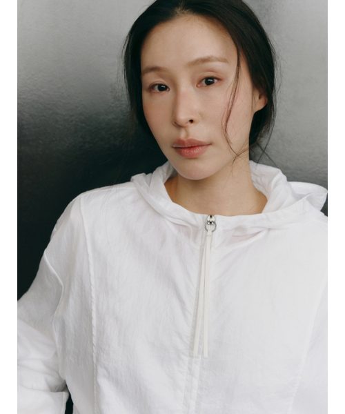 Yuje（ユジェ）の「OVERLAY ANORAK (White)（ナイロンジャケット・レディース・その他・FREE）」の4枚目の写真