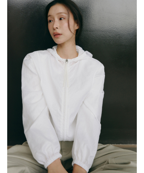 Yuje（ユジェ）の「OVERLAY ANORAK (White)（ナイロンジャケット・レディース・その他・FREE）」の5枚目の写真