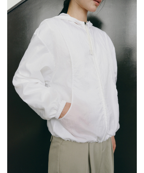 Yuje（ユジェ）の「OVERLAY ANORAK (White)（ナイロンジャケット・レディース・その他・FREE）」の8枚目の写真