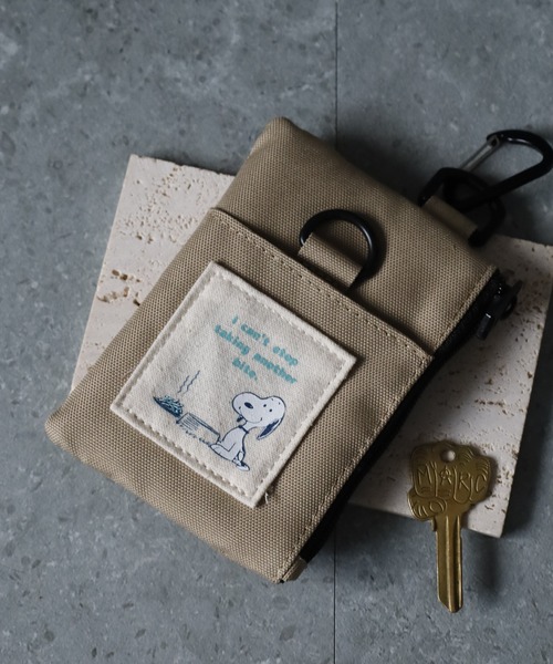 FUNALIVE（ファンアライブ）の「SNOOPY スヌーピー パスケース ポーチ カラビナ（パスケース・レディース・ネイビー/ベージュ・FREE）」の2枚目の写真