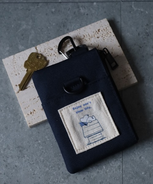 FUNALIVE（ファンアライブ）の「SNOOPY スヌーピー パスケース ポーチ カラビナ（パスケース・レディース・ネイビー/ベージュ・FREE）」の5枚目の写真