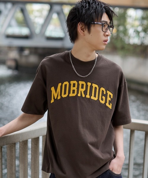 WEGO(ウィゴー)の「WEGO/【26年春夏新作】アクセ付キグラフィックT(Tシャツ/カットソー・メンズ・スミクロ/ブラウン/ホワイト・MEDIUM/LARGE)」の3枚目の写真