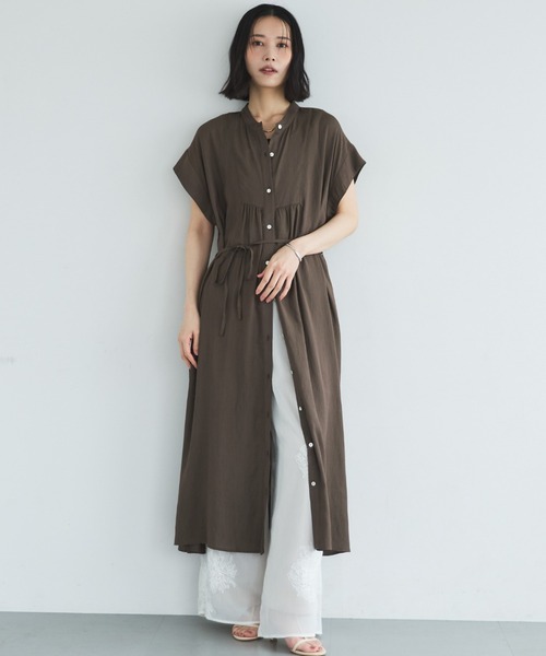 Doux archives（ドゥアルシーヴ）の「ウォッシャブルリネンライクバンドカラーシャツワンピーズ（ワンピース・レディース・ベージュ/ブラック/ブラウン・FREE）」の3枚目の写真