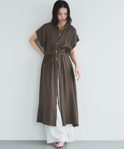 Doux archives（ドゥアルシーヴ）の「ウォッシャブルリネンライクバンドカラーシャツワンピーズ（ワンピース・レディース・ベージュ/ブラック/ブラウン・FREE）」の4枚目の写真