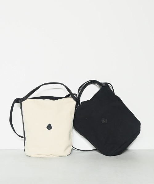 CLEDRAN(クレドラン)の「【付属 羊革】CL3989 HAND&WORK CANVAS CYLINDER BAG(ショルダーバッグ・レディース・ブラック/オフホワイト・FREE)」の2枚目の写真