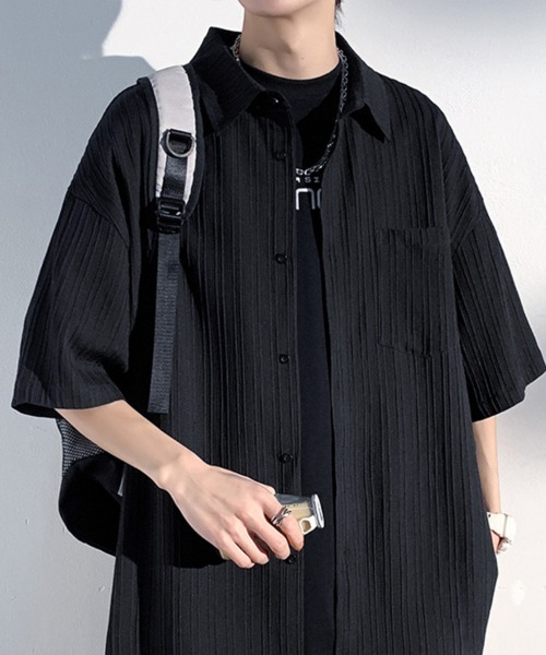 KELVIN(ケルヴァン)の「Pleated Oversized Short Sleeve Shirt プリーツオーバーサイズ半袖シャツ(シャツ/ブラウス・メンズ・ブラック/ホワイト・MEDIUM/LARGE)」の2枚目の写真