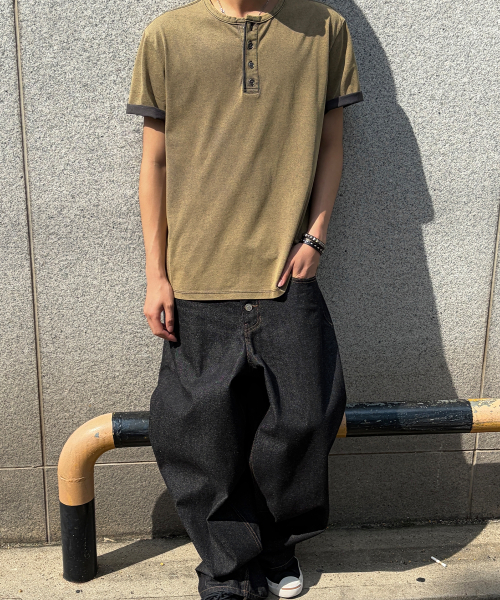 KICHUL(キチョル)の「Military Salt Henley T-shirt (Washed Brown)(Tシャツ/カットソー・レディース・その他・SMALL/MEDIUM/LARGE)」の3枚目の写真
