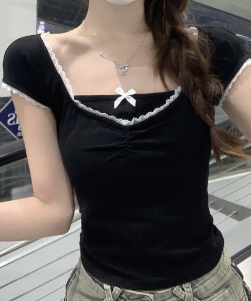 AMAJI(アマジ)の「ラウンドネック 配色 リボン付き 半袖Tシャツ(Tシャツ/カットソー・レディース・レッド/ブラック/ベージュ・LARGE/MEDIUM/SMALL)」の1枚目の写真