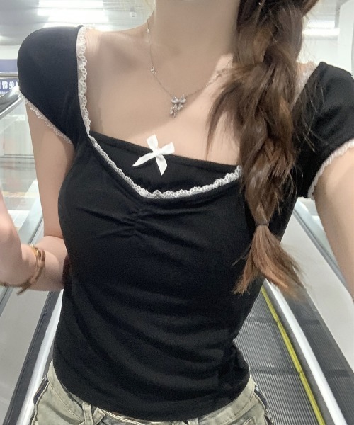 AMAJI(アマジ)の「ラウンドネック 配色 リボン付き 半袖Tシャツ(Tシャツ/カットソー・レディース・レッド/ブラック/ベージュ・LARGE/MEDIUM/SMALL)」の4枚目の写真