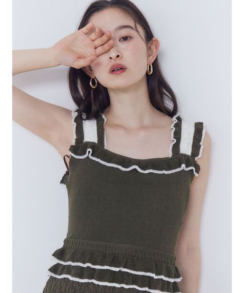 LAGUNAMOON(ラグナムーン)の「フリルバイカラーニットワンピース 【夏服】(ワンピース・レディース・ブラック/ベージュ/カーキ・MEDIUM/SMALL)」の5枚目の写真