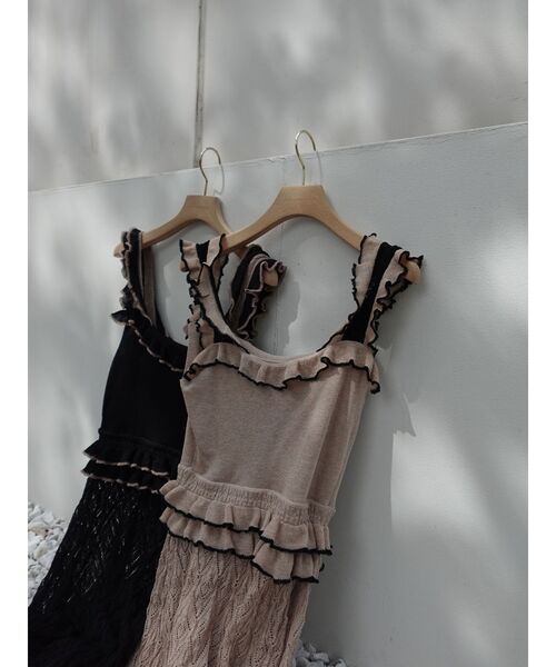 LAGUNAMOON(ラグナムーン)の「フリルバイカラーニットワンピース 【夏服】(ワンピース・レディース・ブラック/ベージュ/カーキ・MEDIUM/SMALL)」の17枚目の写真
