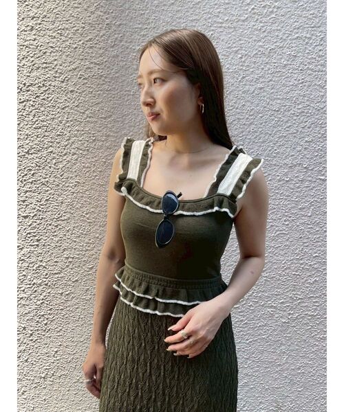 LAGUNAMOON(ラグナムーン)の「フリルバイカラーニットワンピース 【夏服】(ワンピース・レディース・ブラック/ベージュ/カーキ・MEDIUM/SMALL)」の16枚目の写真