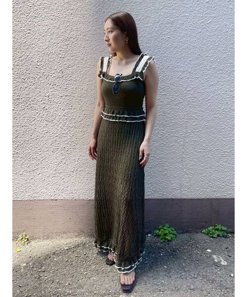 LAGUNAMOON(ラグナムーン)の「フリルバイカラーニットワンピース 【夏服】(ワンピース・レディース・ブラック/ベージュ/カーキ・MEDIUM/SMALL)」の15枚目の写真