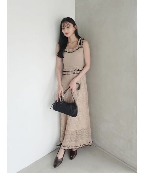 LAGUNAMOON(ラグナムーン)の「フリルバイカラーニットワンピース 【夏服】(ワンピース・レディース・ブラック/ベージュ/カーキ・MEDIUM/SMALL)」の10枚目の写真