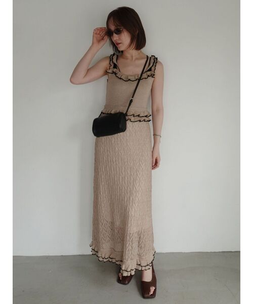 LAGUNAMOON(ラグナムーン)の「フリルバイカラーニットワンピース 【夏服】(ワンピース・レディース・ブラック/ベージュ/カーキ・MEDIUM/SMALL)」の8枚目の写真