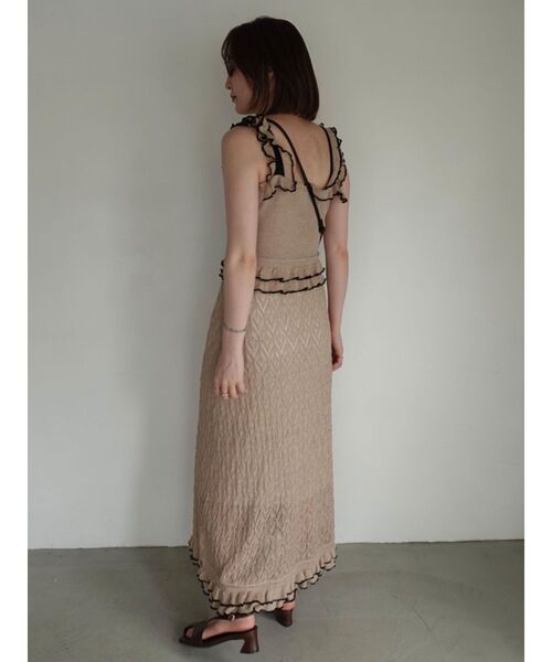 LAGUNAMOON(ラグナムーン)の「フリルバイカラーニットワンピース 【夏服】(ワンピース・レディース・ブラック/ベージュ/カーキ・MEDIUM/SMALL)」の7枚目の写真