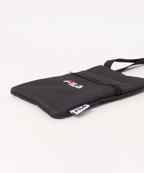 FILA（フィラ）の「FILA（フィラ）ブランドロゴプリント ミニショルダーバッグ/スマホポーチ/サコッシュ（ショルダーバッグ・メンズ・ブラック/グレー・FREE）」の4枚目の写真