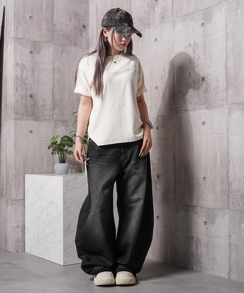1111clothing(ワンフォークロージング)の「シャイニーデニム エンボス バレルバギーパンツ / Shiny Denim Embossed Barrel Baggy Pants(デニムパンツ・メンズ・ブラック/サックスブルー/ネイビー・XL/L/M)」の12枚目の写真