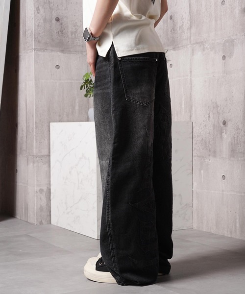 1111clothing(ワンフォークロージング)の「シャイニーデニム エンボス バレルバギーパンツ / Shiny Denim Embossed Barrel Baggy Pants(デニムパンツ・メンズ・ブラック/サックスブルー/ネイビー・XL/L/M)」の9枚目の写真