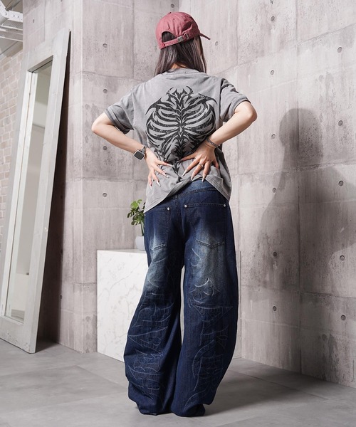 1111clothing(ワンフォークロージング)の「シャイニーデニム エンボス バレルバギーパンツ / Shiny Denim Embossed Barrel Baggy Pants(デニムパンツ・メンズ・ブラック/サックスブルー/ネイビー・XL/L/M)」の22枚目の写真