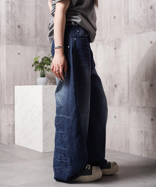 1111clothing(ワンフォークロージング)の「シャイニーデニム エンボス バレルバギーパンツ / Shiny Denim Embossed Barrel Baggy Pants(デニムパンツ・メンズ・ブラック/サックスブルー/ネイビー・XL/L/M)」の20枚目の写真