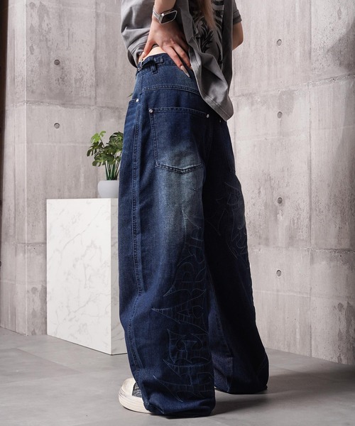 1111clothing(ワンフォークロージング)の「シャイニーデニム エンボス バレルバギーパンツ / Shiny Denim Embossed Barrel Baggy Pants(デニムパンツ・メンズ・ブラック/サックスブルー/ネイビー・XL/L/M)」の18枚目の写真