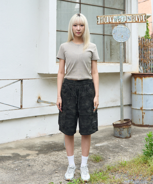CREAM SODA LAB(クリームソーダラボ)の「ピグメントゴルジスリムクロップ半袖Tシャツカーキ(Tシャツ/カットソー・レディース・その他・FREE)」の3枚目の写真