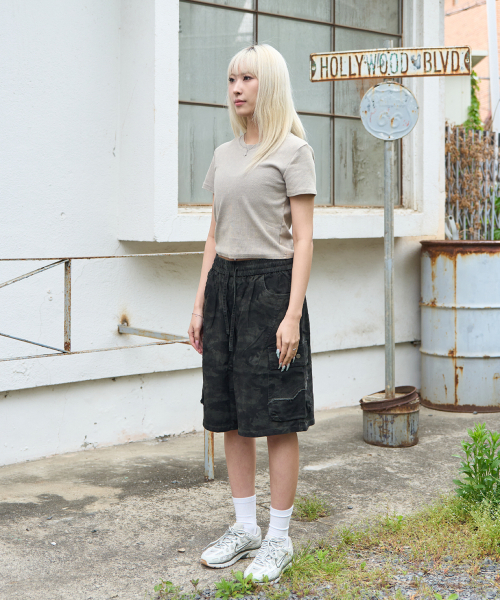 CREAM SODA LAB(クリームソーダラボ)の「ピグメントゴルジスリムクロップ半袖Tシャツカーキ(Tシャツ/カットソー・レディース・その他・FREE)」の4枚目の写真