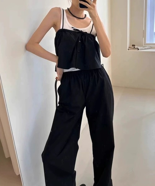 meJane(ミージェーン)の「フロントリボンキャミトップス × ワイドパンツ セットアップ(セットアップ・レディース・ブラック・FREE)」の1枚目の写真