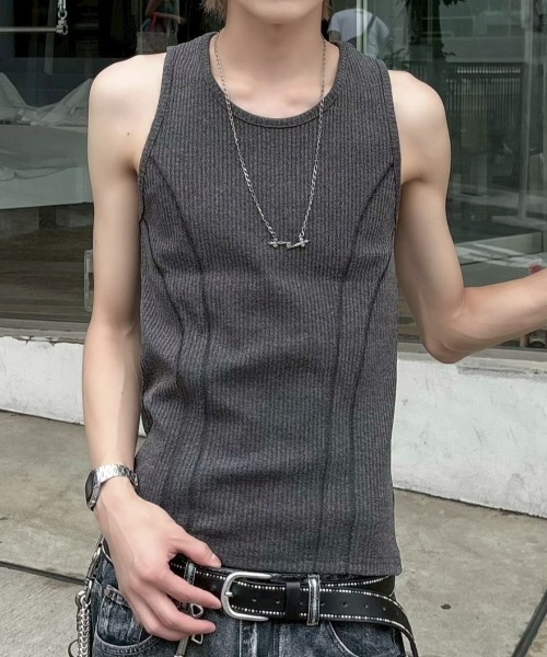 Never mind the XU / Chikashitsu+（ネバーマインド ザ エックスユー / チカシツプラス）の「【nmtc+】tight tank top (3color) / 【エヌエムティーシープラス】タイトタンクトップ（タンクトップ・メンズ・アイボリー/グレー/ブラック・ONE SIZE）」の3枚目の写真