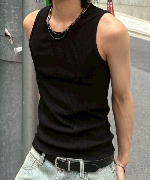 Never mind the XU / Chikashitsu+（ネバーマインド ザ エックスユー / チカシツプラス）の「【nmtc+】tight tank top (3color) / 【エヌエムティーシープラス】タイトタンクトップ（タンクトップ・メンズ・アイボリー/グレー/ブラック・ONE SIZE）」の8枚目の写真