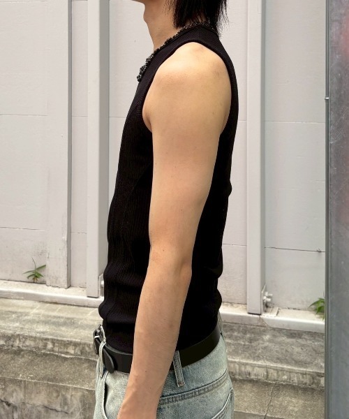 Never mind the XU / Chikashitsu+（ネバーマインド ザ エックスユー / チカシツプラス）の「【nmtc+】tight tank top (3color) / 【エヌエムティーシープラス】タイトタンクトップ（タンクトップ・メンズ・アイボリー/グレー/ブラック・ONE SIZE）」の12枚目の写真