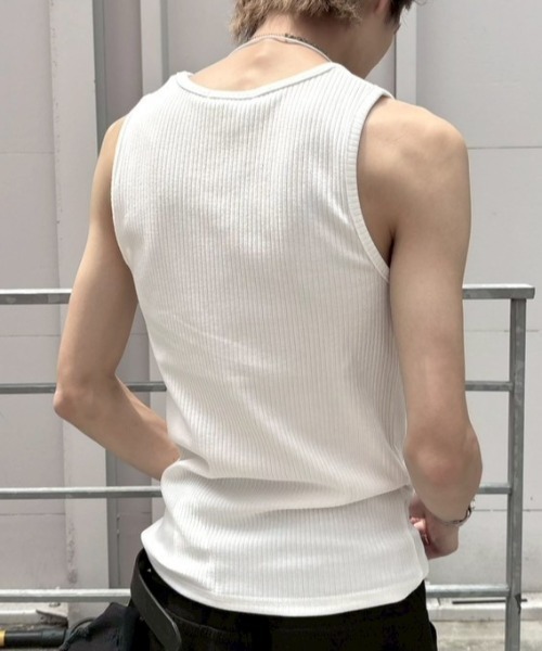 Never mind the XU / Chikashitsu+（ネバーマインド ザ エックスユー / チカシツプラス）の「【nmtc+】tight tank top (3color) / 【エヌエムティーシープラス】タイトタンクトップ（タンクトップ・メンズ・アイボリー/グレー/ブラック・ONE SIZE）」の14枚目の写真