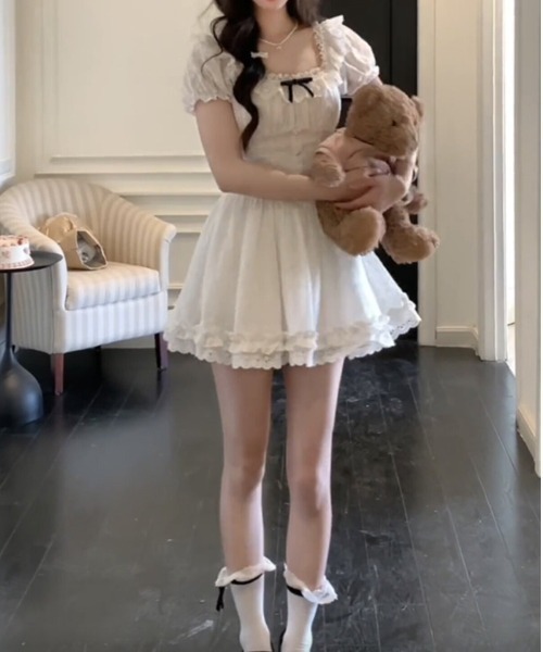 LUCPY(ラクピー)の「リボンレースパフスリーブミニワンピース(ワンピース・レディース・ホワイト・X-LARGE/LARGE/MEDIUM/SMALL)」の3枚目の写真