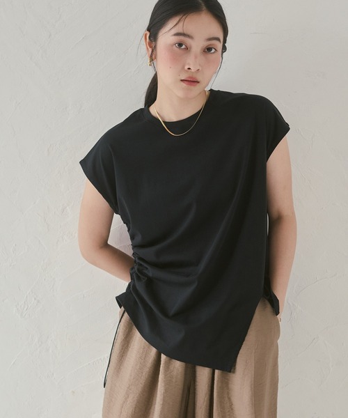hunch(ハンチ)の「コンパクトスムース アシメデザイントップス(Tシャツ/カットソー・レディース・ブラック/グリーン/オフホワイト/ダークブラウン・FREE)」の2枚目の写真