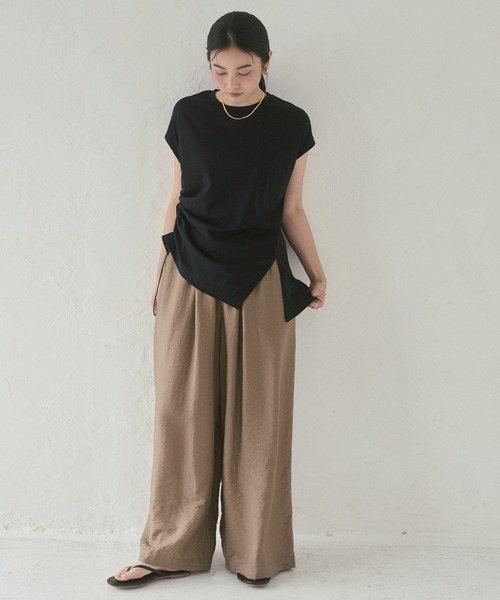 hunch(ハンチ)の「コンパクトスムース アシメデザイントップス(Tシャツ/カットソー・レディース・ブラック/グリーン/オフホワイト/ダークブラウン・FREE)」の18枚目の写真