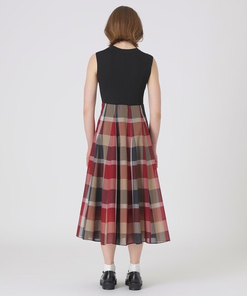 BLUE LABEL CRESTBRIDGE（ブルーレーベルクレストブリッジ）の「クレストブリッジチェックシアーボイルニットコンビドレス（ワンピース・レディース・パープル系その他4/レッド・38/40/36）」の4枚目の写真