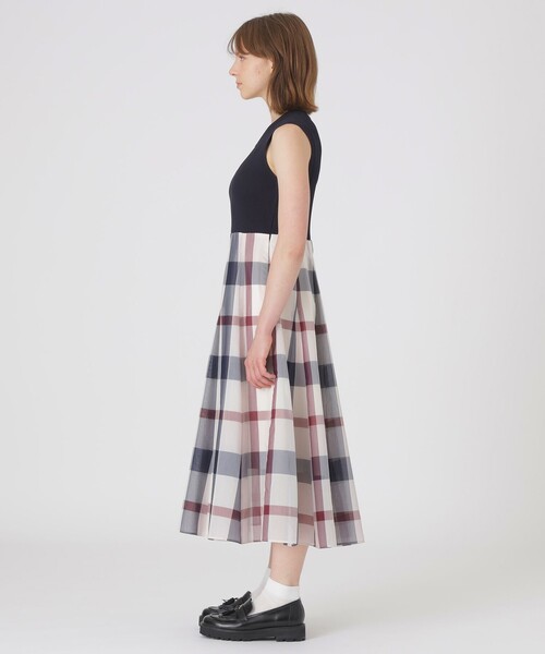 BLUE LABEL CRESTBRIDGE（ブルーレーベルクレストブリッジ）の「クレストブリッジチェックシアーボイルニットコンビドレス（ワンピース・レディース・パープル系その他4/レッド・38/40/36）」の8枚目の写真