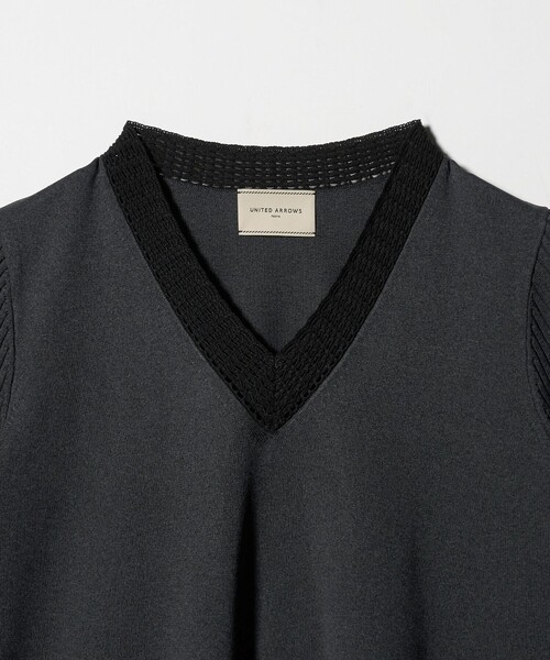 UNITED ARROWS(ユナイテッドアローズ)の「Vネック ニット ショートスリーブ チュニック(ニット/セーター・レディース・ネイビー/オフホワイト/ダークグレー・FREE)」の17枚目の写真